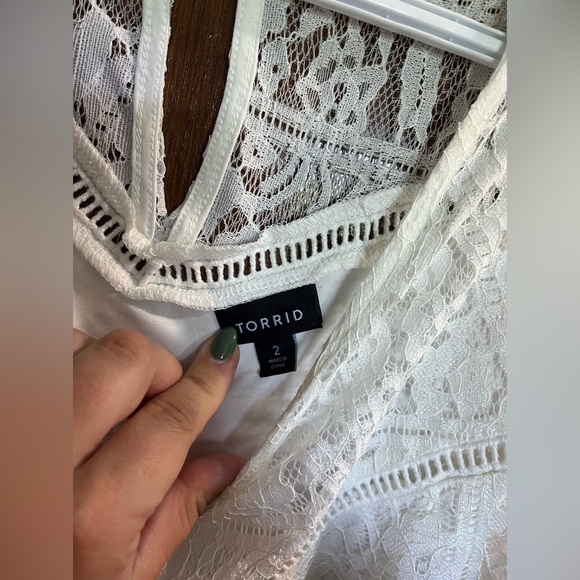 White Lace Torrid Blouse Size 2 - Picture 2 of 3